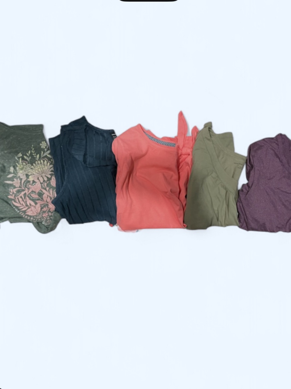 **BUNDLE** of 5- Women’s size Medium tops. - Picture 1 of 15